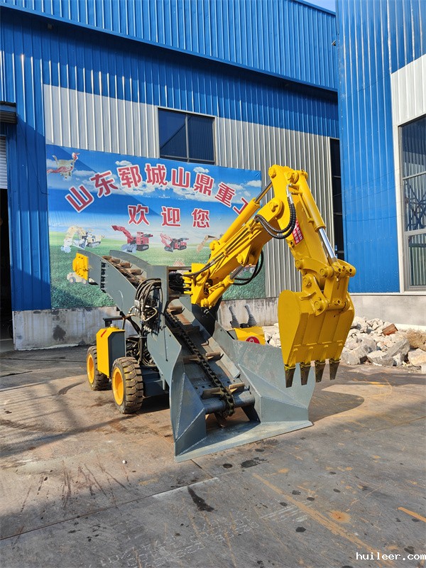 轮式刮板挖掘式装载机